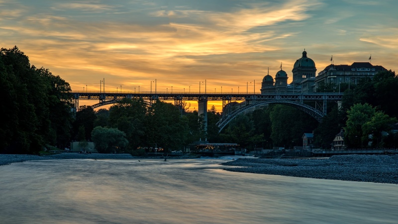 Bern, Kirchenfeldbrücke und Bundeshaus