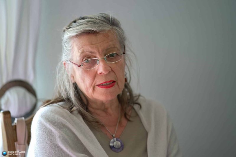 1_VAH06340_Radiant-DeNoiseAI-low-light