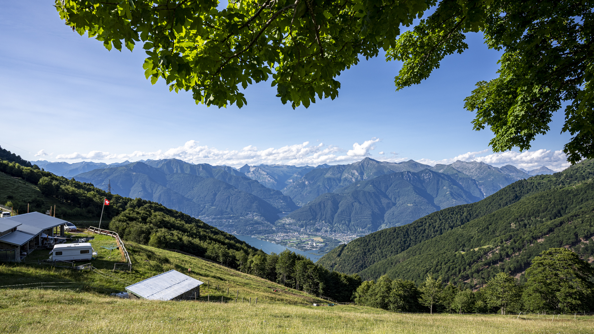 Von der Alpe di Neggia auf den Monte Gambarogno